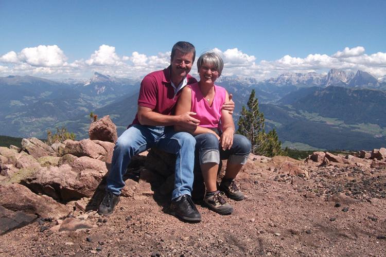 Familie Hofer bei einer Wanderung