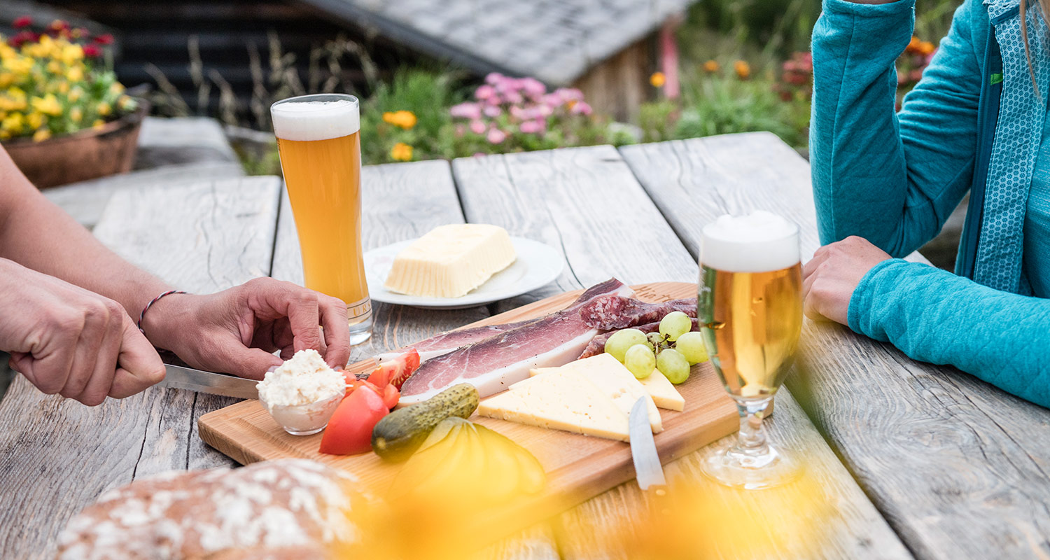 Marende auf der Hütte